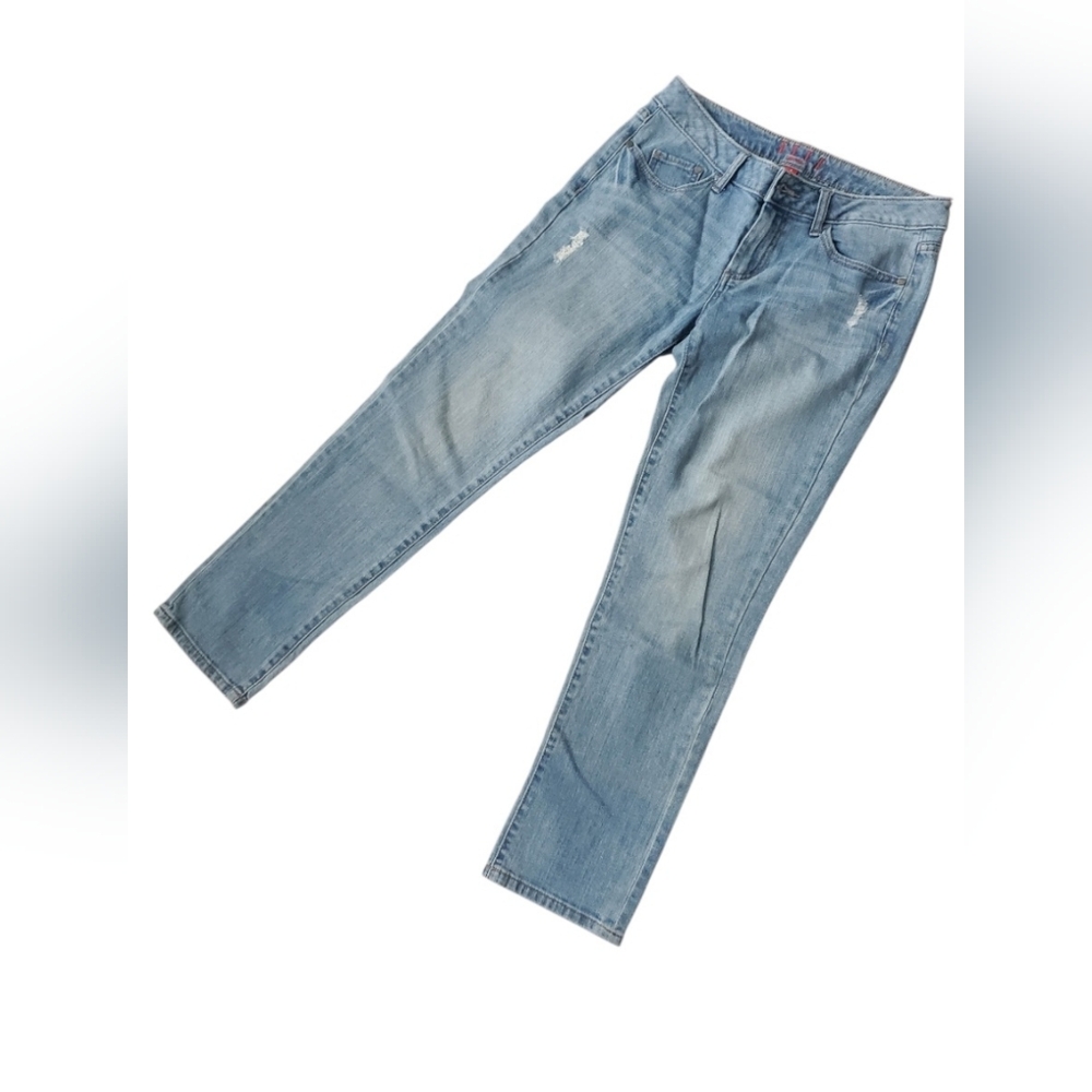 Elle Straight-leg Light Wash Jeans - Picture 3 of 7